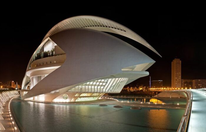 Architectural wonders spectacular buildings of yesterday and today | BeautexWood