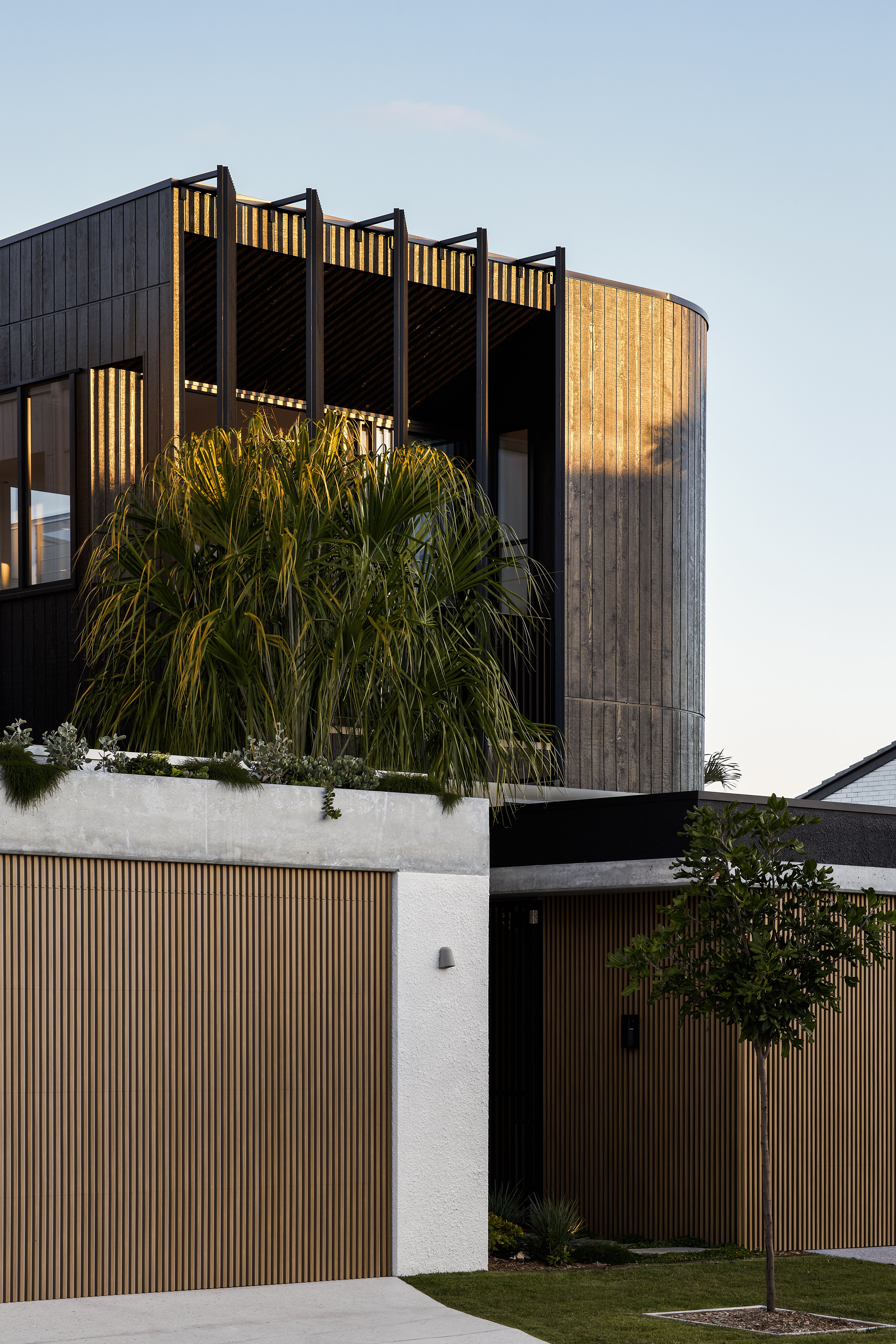 Reece Keil Haight Ashbury Weathergroove Woodsman Dulux Natural White Dulux | BeautexWood